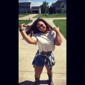 Meet your Posher, Lena